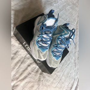 Lebron XIX GS - Space Jam Edition - size 5 (Youth)